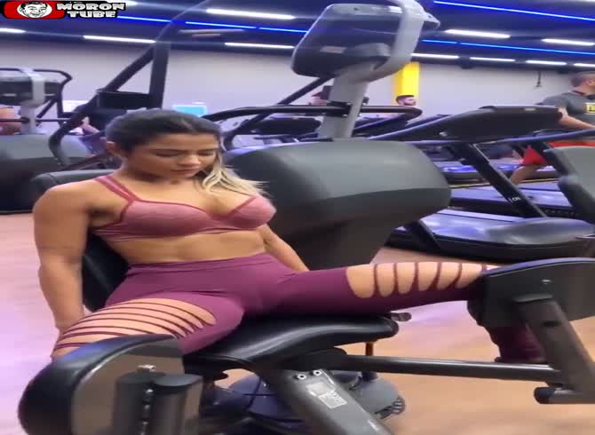 Video: An really attractive girl in the gym